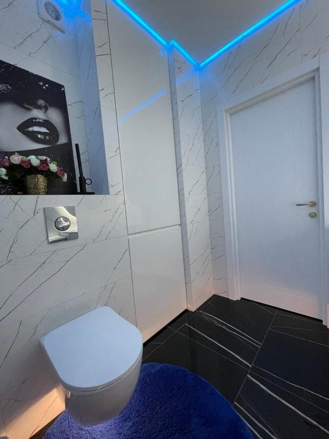 1 Room 65M2 Center Of Obolon Near River Side. Kiev Exterior foto